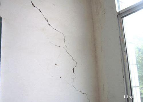 墙面出现裂缝怎么处理（墙面裂缝的原因和修补方法）
