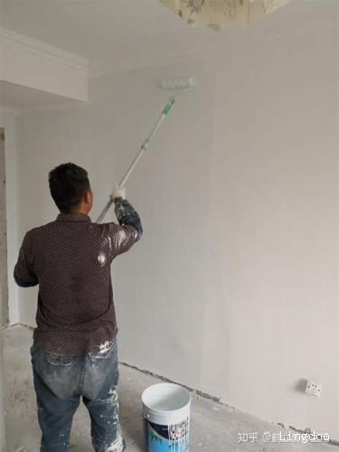 室内刷墙用什么涂料最环保（选择环保涂料易用并价格实惠）