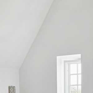 卧室现代白色大窗户装修效果图