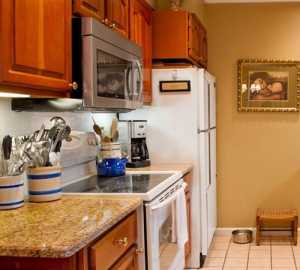 二居厨房橱柜瓷砖背景墙装修效果图