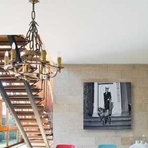 现代南瓜吊灯型起居室装修效果图