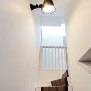 欧式古典小复式楼梯原木色装修效果图