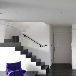 现代白色休闲客厅斜顶阁楼装修效果图