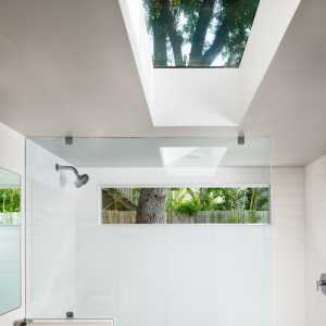 美式别墅玻璃门浴室展示装修效果图