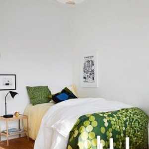 暖色经典卧室现代三居装修效果图